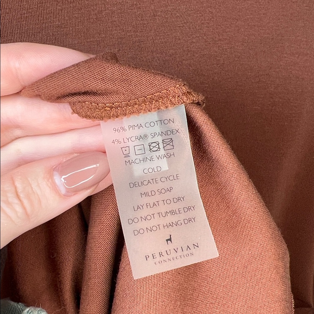 SOLD Peruvian Connection Extreme T-Neck Size XL in Brown - Picture 5 of 6